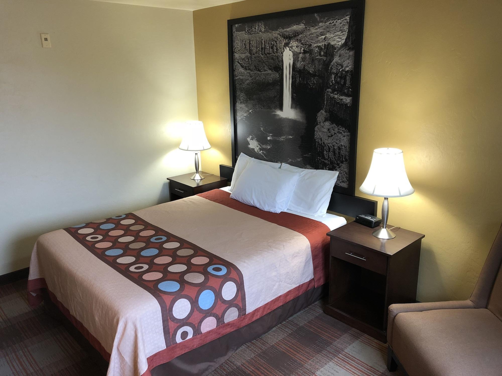 Super 8 By Wyndham Motel